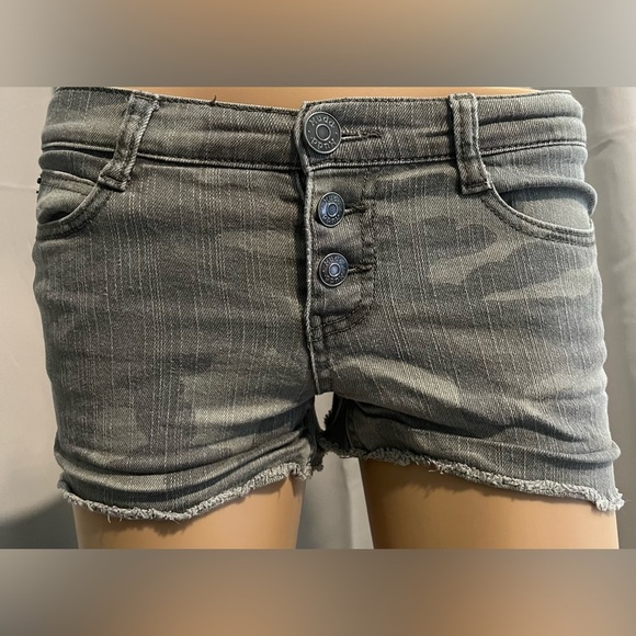 Mudd Camo Jean Shorts - Picture 1 of 5